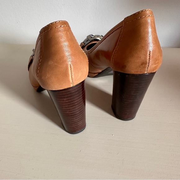 Vintage DKNY Tan heels with buckle , Mary Jane - Picture 4 of 7